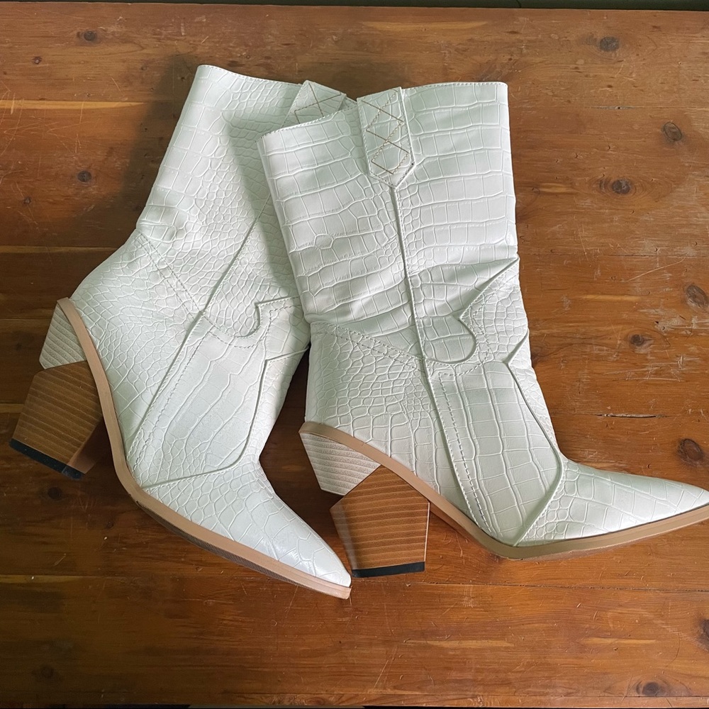 White Embossed Snake Cowboy/Western Boots
